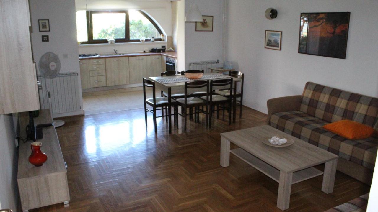 Apartman 100M2, Full Opremljen, Privatni Parking. Pula Zewnętrze zdjęcie