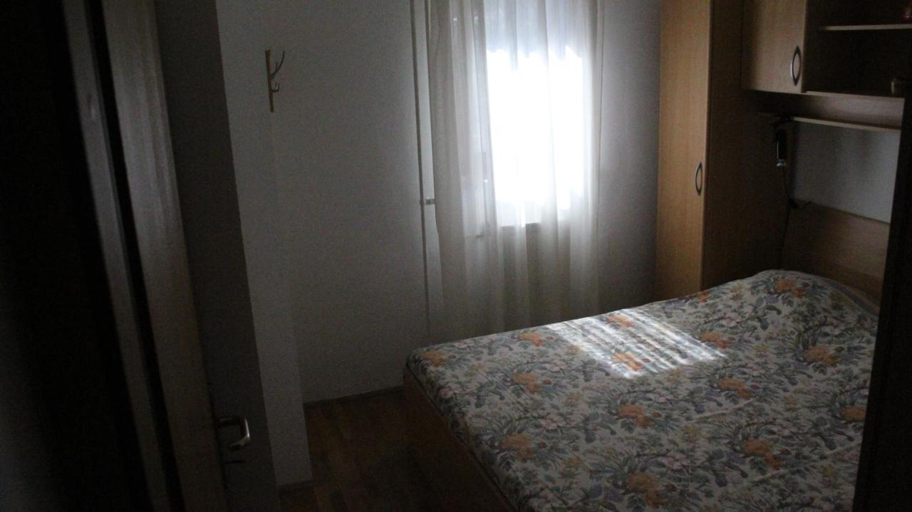 Apartman 100M2, Full Opremljen, Privatni Parking. Pula Zewnętrze zdjęcie